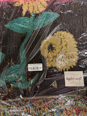 Taylor Swift | The Eras Tour Acoustic Piano Woven Blanket || Brand NEW + SEALED!